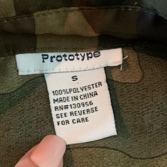 🎄Prototype Camo Buttondown Wrap-back Blouse - Picture 5 of 7